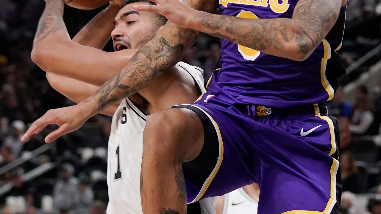 LeBron James, Anthony Davis lead Lakers past Spurs